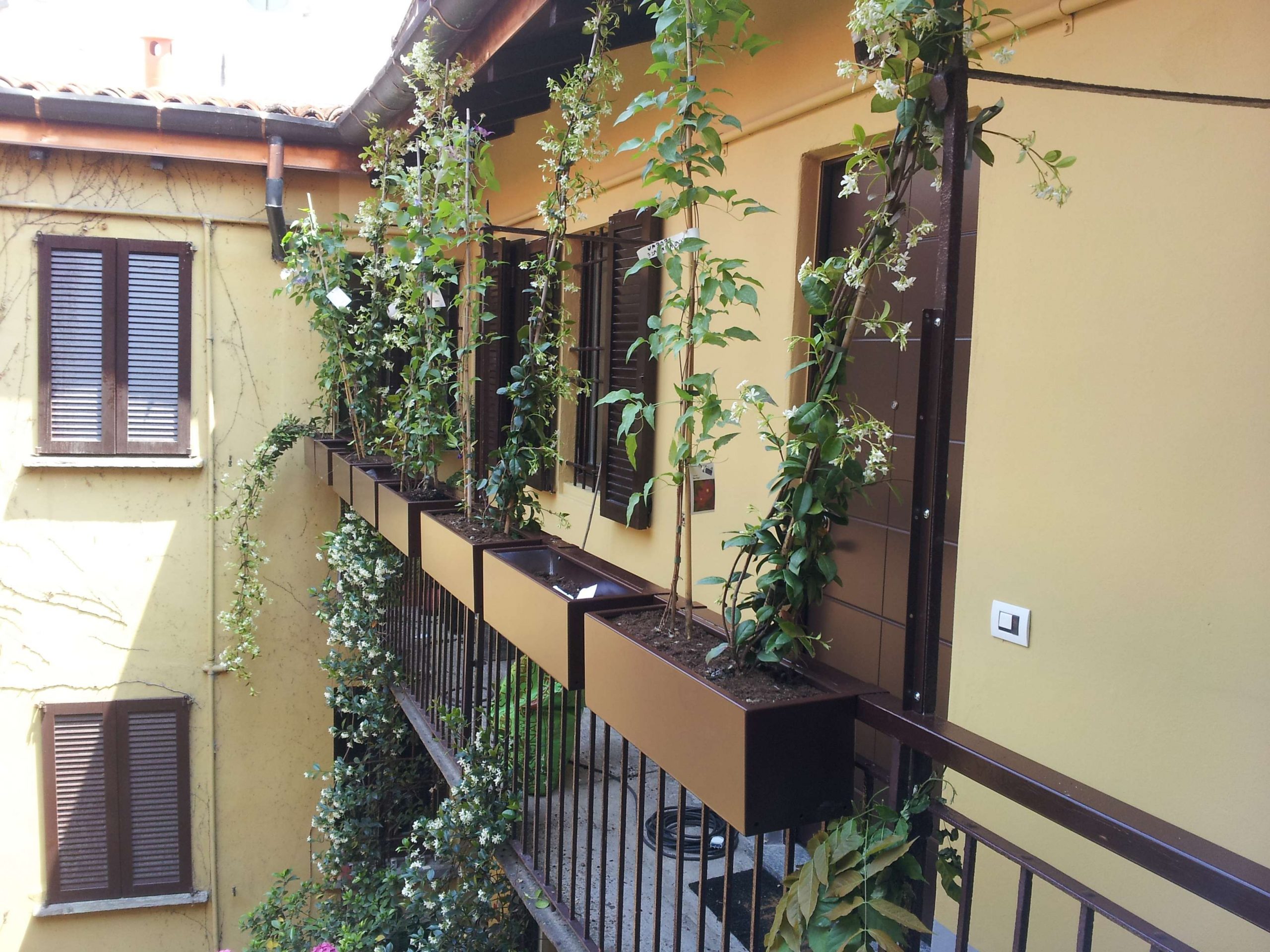 2 X GRIGIO ROUND Ponte Fioriere verande balcone ringhiera da appendere per piante vasi di fiori 